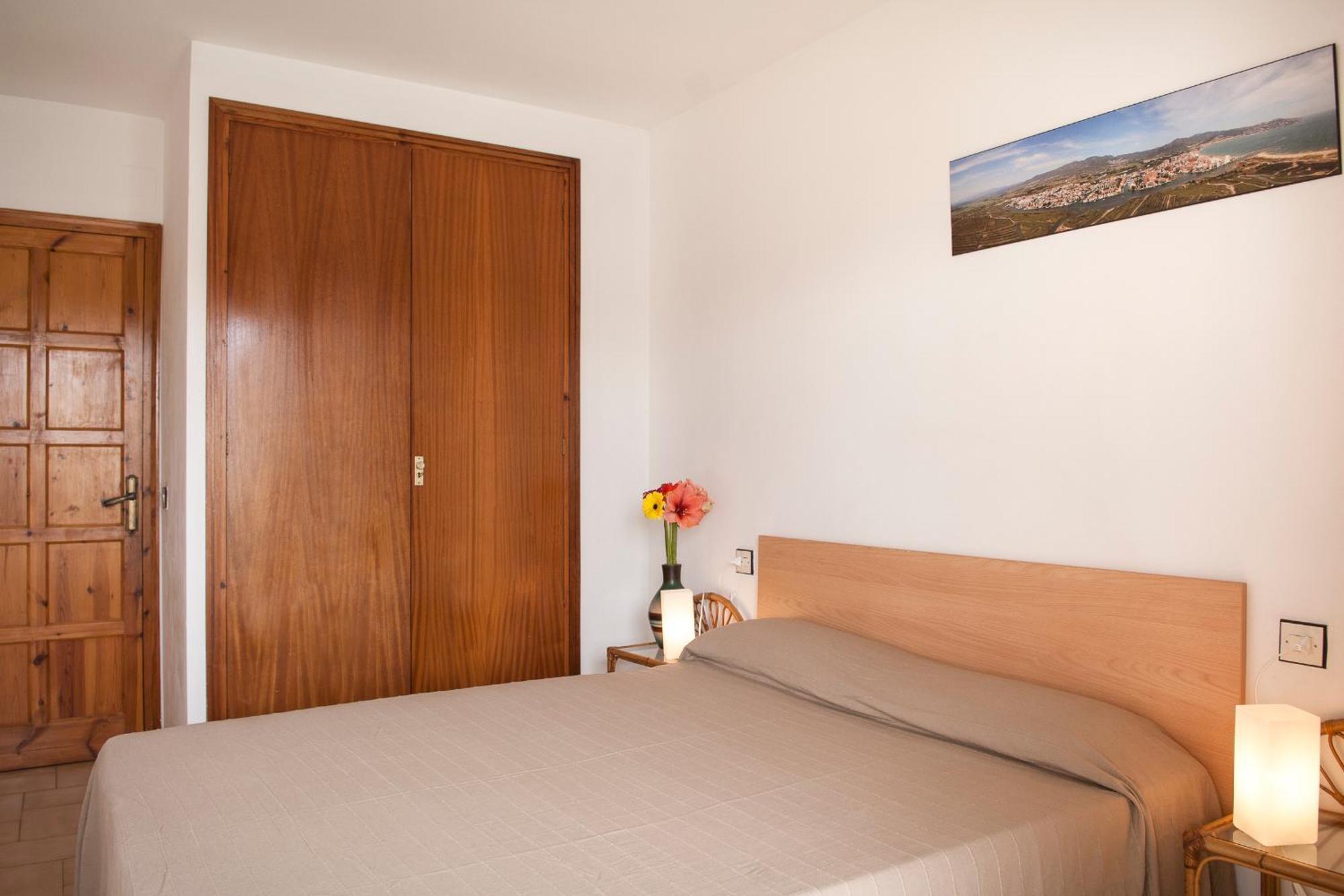 Edificio La Sardana Apartment